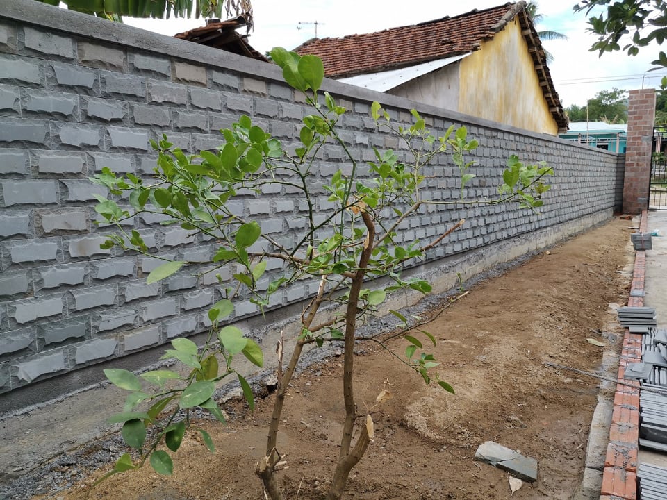 Thi công Đá sa thạch ốp tường rào, trụ cổng